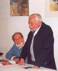 Antonio Ruiz Ruiz junto a Jos Lus Arense, director de la galera Arco Romano, el da de la inauguracin de la exposicin