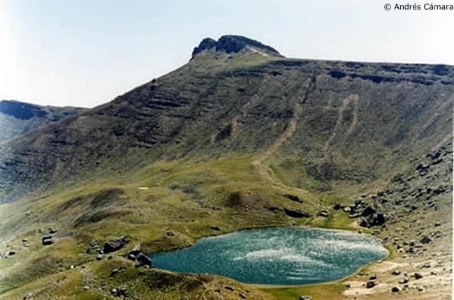 Laguna Negra y Picos de Urbin